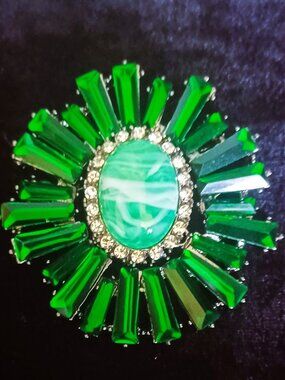 Drop Dead Gorgeous Green Glass Rhinestone Brooch